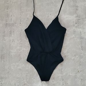 BRAND NEW PRINCESS POLLY V NECK BLACK HALTER TOP BODYSUIT SIZE 2 $50 ONLINE NOW